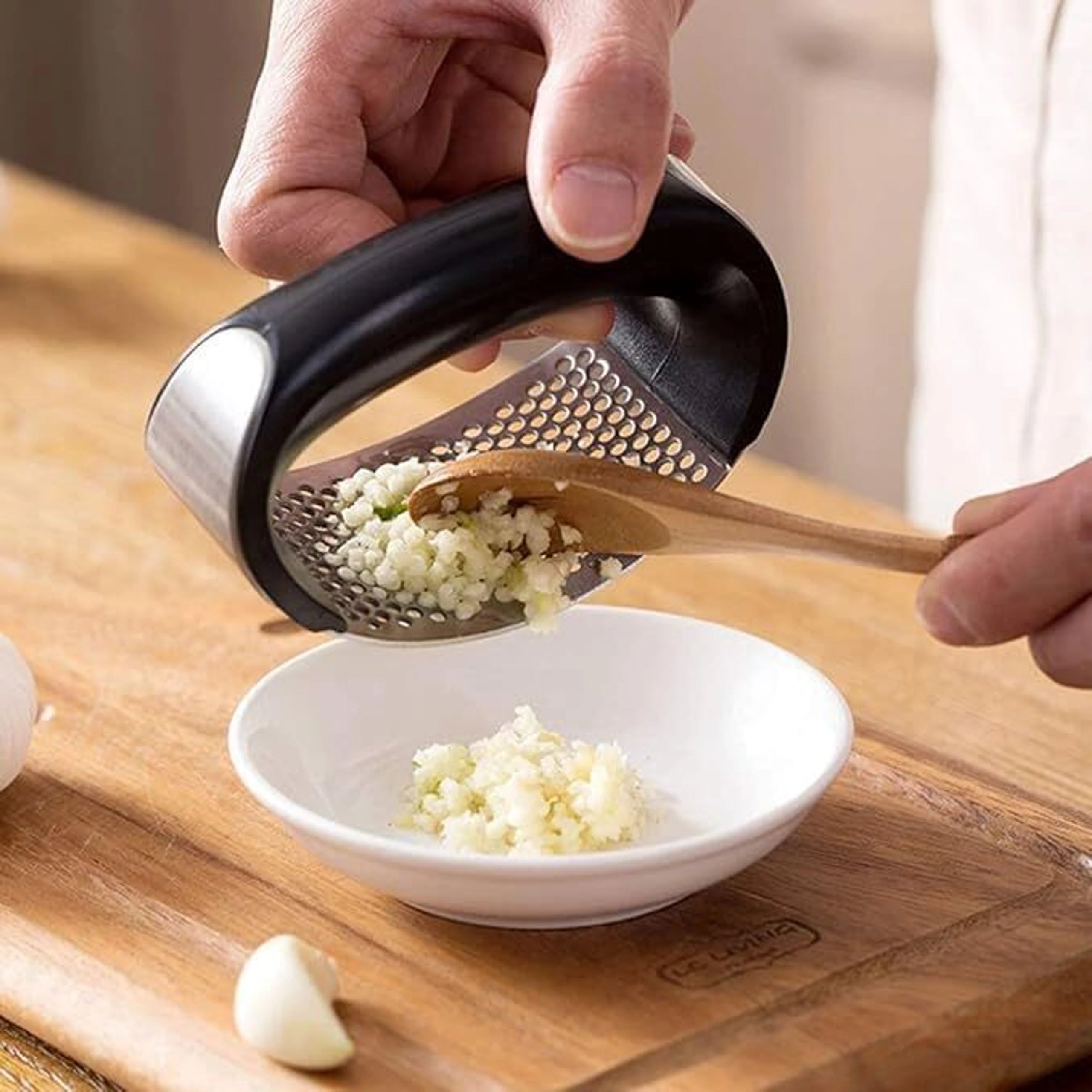 Garlic Crusher For Kitchen Use | Ginger Garlic Crusher – 2-IN-1 Garlic Press, Mincer, Chopper & Pealer